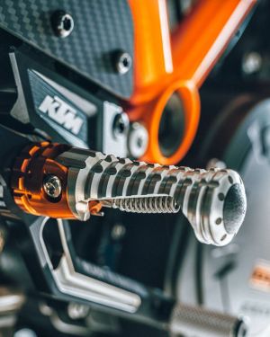 FACTORY-FUSSRASTENANLAGE