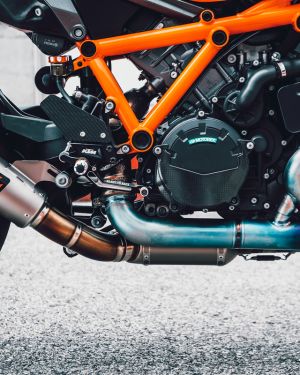 AKRAPOVIČ-KIT „EVOLUTION LINE“