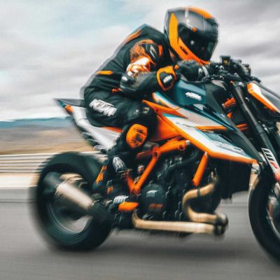 ktm-1290-super-duke-rr---right-side-motion-blur