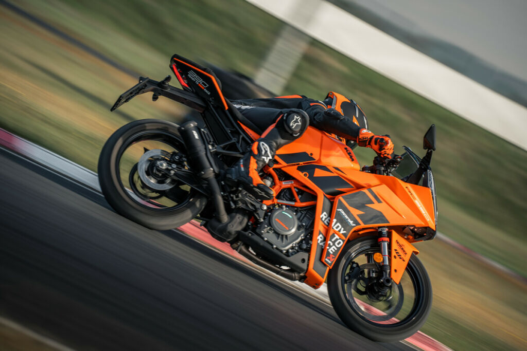 KTM PRÄSENTIERT DIE STREET MODELLREIHE 2023 MIT NEUEN DESIGNS UND DER RÜCKKEHR DER KTM 790 DUKE