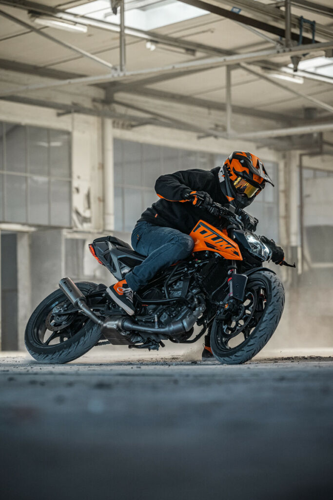 KTM PRÄSENTIERT DAS BRANDNEUE 1-ZYLINDER DUKE LINE-UP FÜR 2024