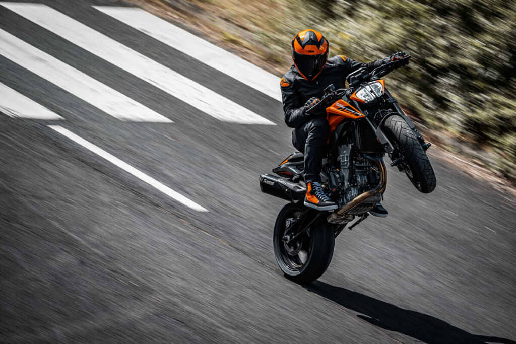 KTM 790 DUKE 2024 - BEREIT FÜR DIE MOTORRADSAISON 2024