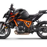 561480_MY24 KTM 1390_SUPER DUKE R_EVO_BLACK_EU_90-Left_Studio_GLOBAL_EUROPE_STUDIO