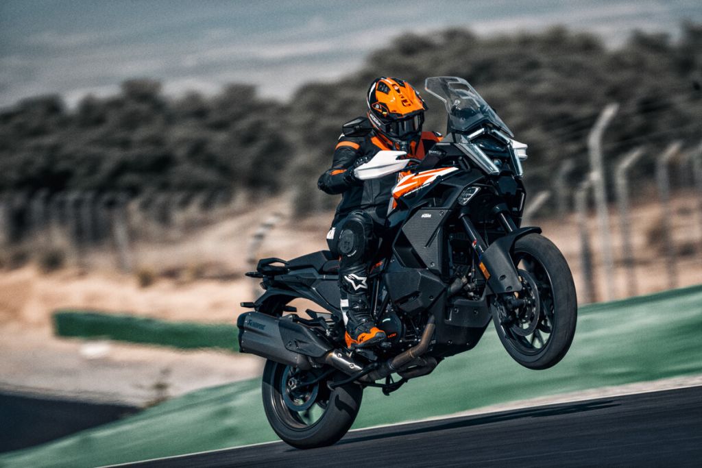 DIE KTM 1390 SUPER ADVENTURE S 2025 – FÜR MEHR ABENTEUER AUF DER STRASSE
