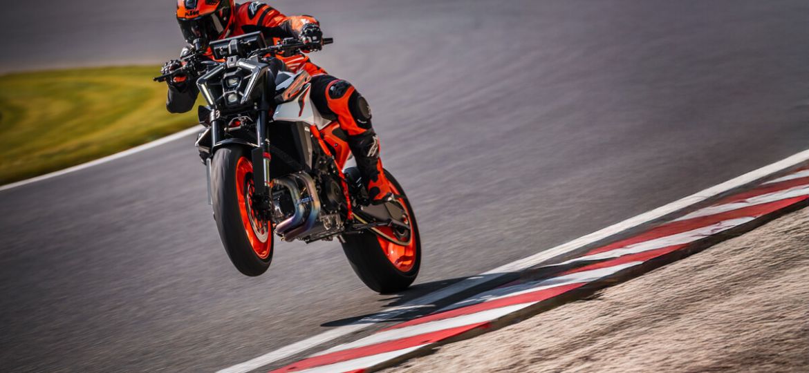 2025 KTM 990 DUKE R