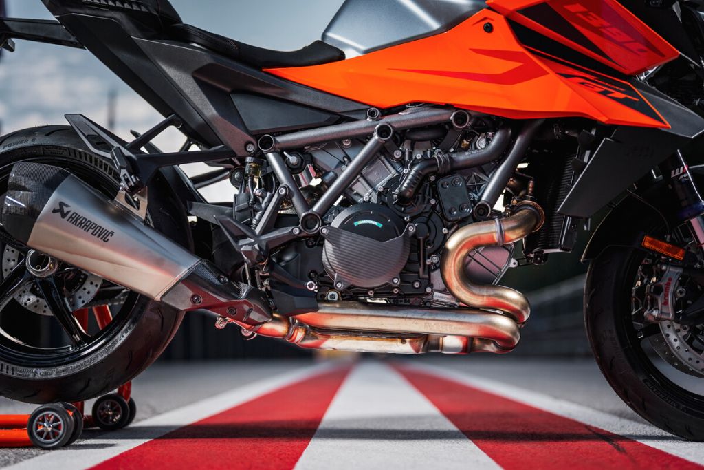 KTM PRÄSENTIERT DIE KTM 1390 SUPER DUKE GT 2025 – DIE PERFEKTE WAHL FÜR LANGE STRECKEN