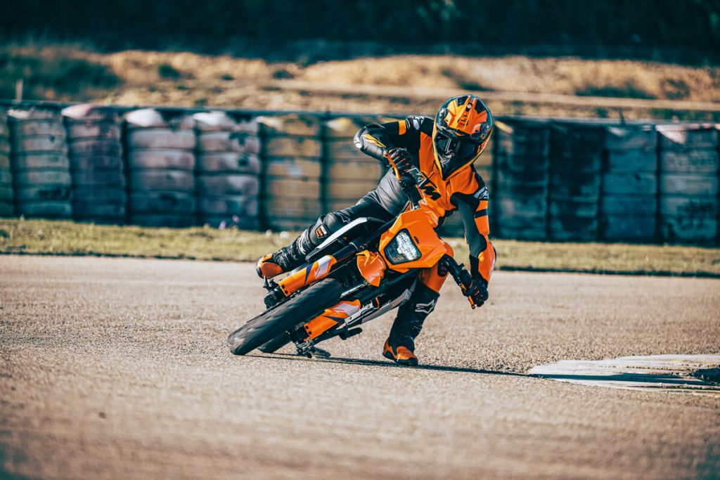 VORSTELLUNG DER 2025 KTM 125 SMC R UND KTM 390 SMC R