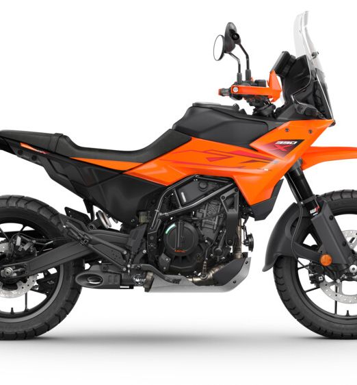390 ADVENTURE X 2025