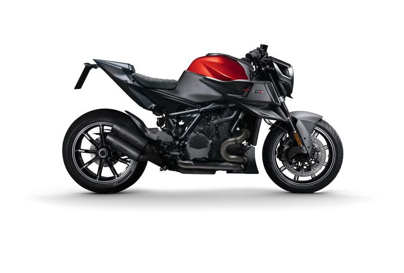 421689_BRABUS 1300 R MAGMA RED_ Studio_03 Studio Images_EU_ Global