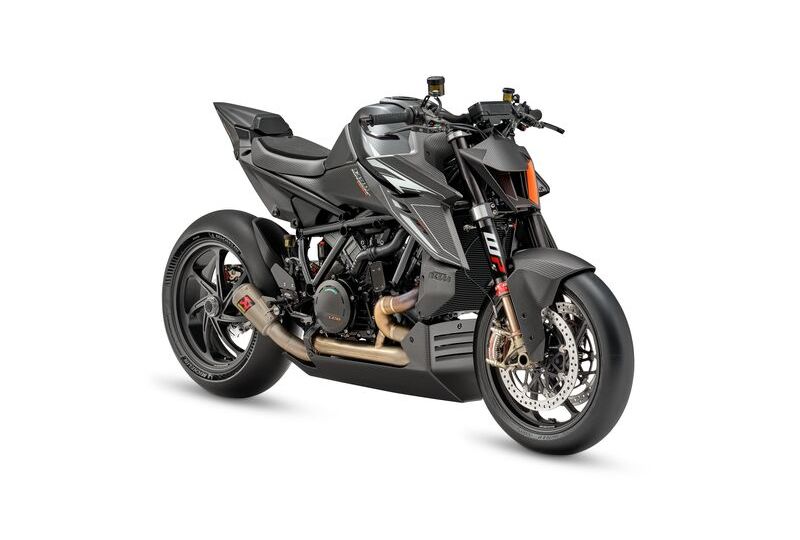 739911_MY26_KTM 1390 SUPER DUKE RR TRACK_STUDIO_EU_GLOBAL_STUDIO