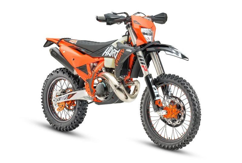 756275_MY27 KTM 300 EXC HARDENDURO_45_Front_Right_HARDENDURO_STUDIO